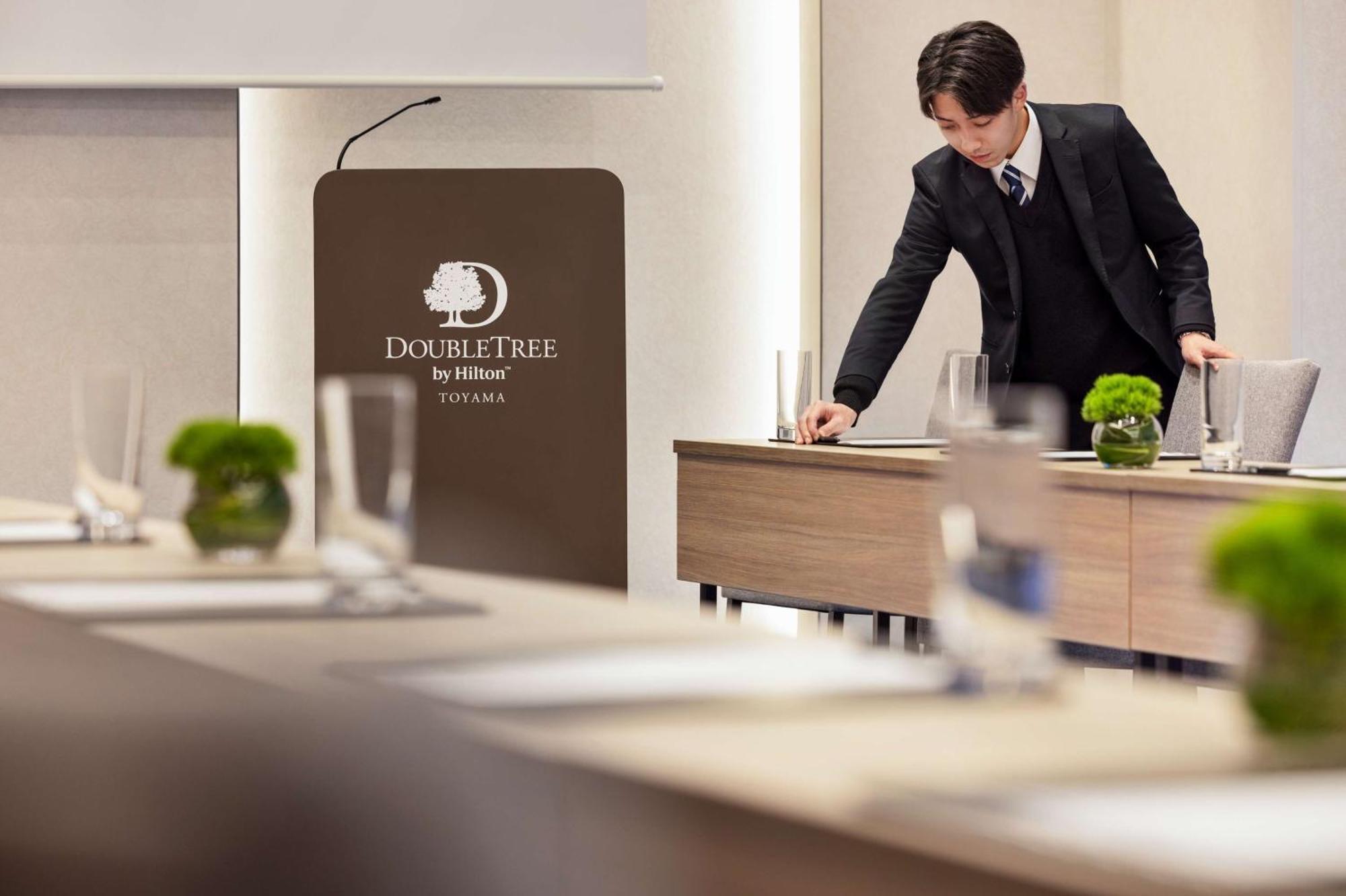 فندق Doubletree By Hilton Toyama Station المظهر الخارجي الصورة