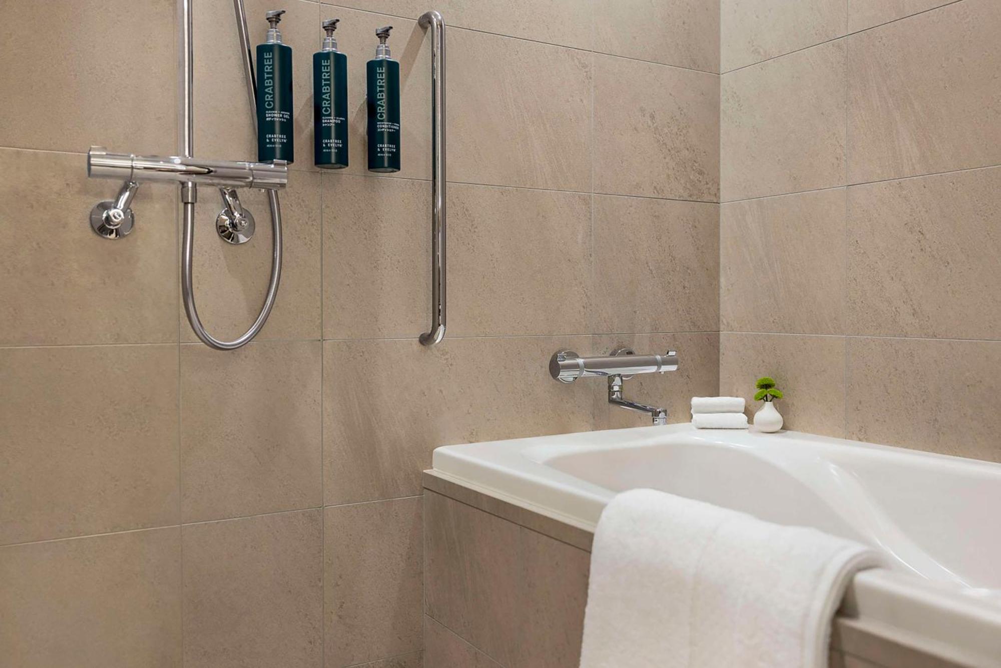 فندق Doubletree By Hilton Toyama Station المظهر الخارجي الصورة
