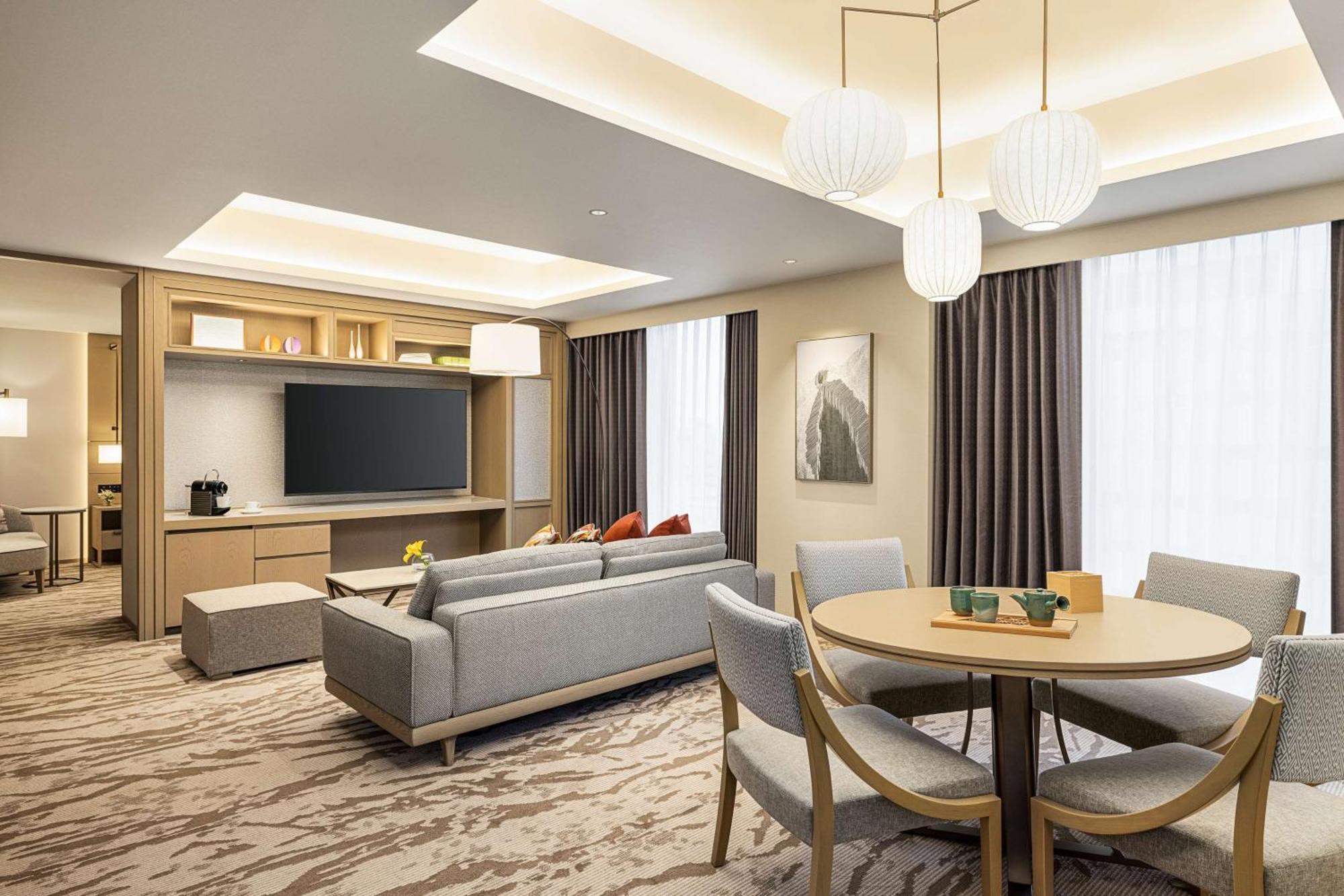 فندق Doubletree By Hilton Toyama Station المظهر الخارجي الصورة