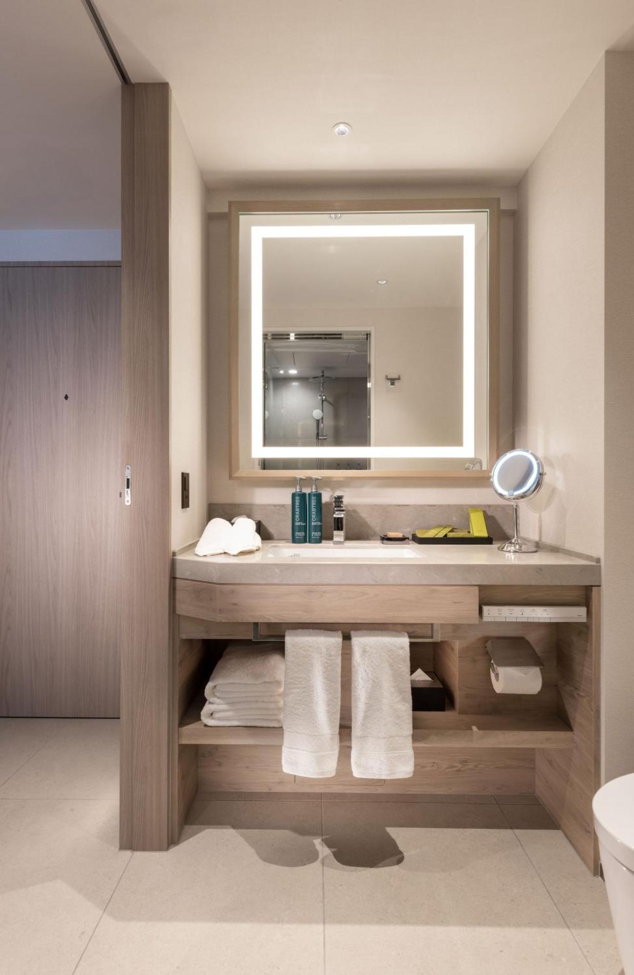 فندق Doubletree By Hilton Toyama Station المظهر الخارجي الصورة